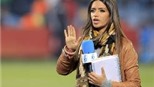 Casillas hôn người yêu trực tiếp qua TV